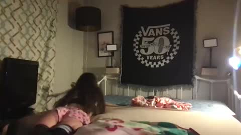 3 Vivian 3 online show from 12-22-25, 01:30