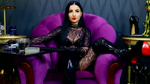 Snapshot of vivianreeve chatting on 02-19-25, 04:11 Vivian Reeve online show from 02-19-25, 04:11