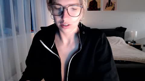 VI       online show from 02-17-25, 05:04