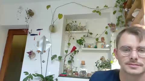 Viv online show from 12-31-24, 12:57