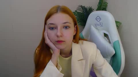 Vivien online show from 10-13-25, 06:08