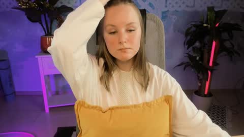 Vivien online show from 01-08-25, 01:20