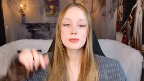 Vivien online show from 11-23-25, 09:09