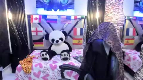 vivienne hadid online show from 06-14-26, 08:11