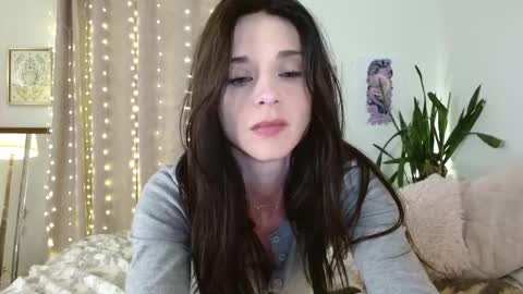 Lillian Rose online show from 11-17-25, 04:07