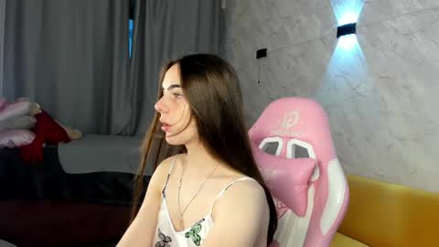 Snapshot of vivienne_thea chatting on 07-26-26, 08:43 Vivienne online show from 07-26-26, 08:43
