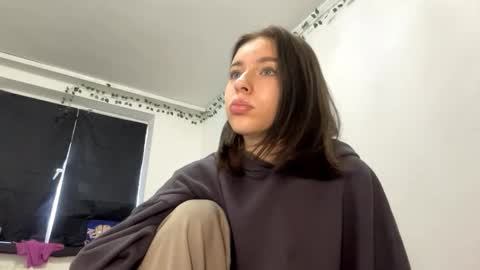 Snapshot of viviennebreihan chatting on 10-30-25, 07:10 Vivi online show from 10-30-25, 07:10