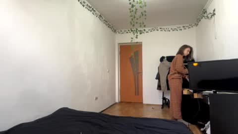 Snapshot of viviennebreihan chatting on 11-03-25, 07:09 Vivi online show from 11-03-25, 07:09