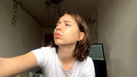 Snapshot of viviennebreihan chatting on 11-11-25, 07:19 Vivi online show from 11-11-25, 07:19