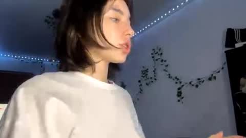 Snapshot of viviennebreihan chatting on 11-25-25, 04:18 Vivi online show from 11-25-25, 04:18