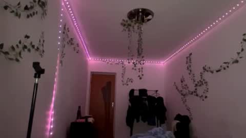 Snapshot of viviennebreihan chatting on 12-02-25, 06:14 Vivi online show from 12-02-25, 06:14