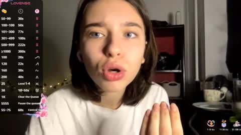 Snapshot of viviennebreihan chatting on 12-14-25, 03:12 Vivi online show from 12-14-25, 03:12