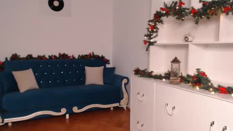 Vivienne online show from 12-08-24, 05:22