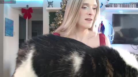 Snapshot of vixen_lockheart chatting on 12-14-25, 06:23 Vixen online show from 12-14-25, 06:23