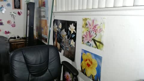 Snapshot of vixenfyre chatting on 12-19-24, 05:40 Vixen Fyre online show from 12-19-24, 05:40