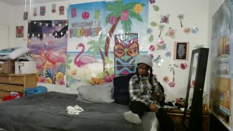 Snapshot of vixenfyre chatting on 01-16-25, 03:56 Vixen Fyre online show from 01-16-25, 03:56