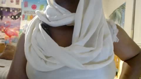 Snapshot of vixenfyre chatting on 02-23-25, 09:00 Vixen Fyre online show from 02-23-25, 09:00