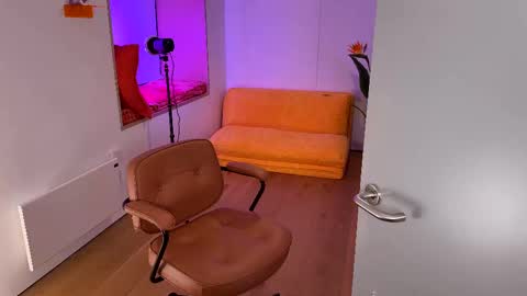 Snapshot of vixenp chatting on 02-20-25, 09:42 Polly Online mostly at 9pm-2am UK Time online show from 02-20-25, 09:42