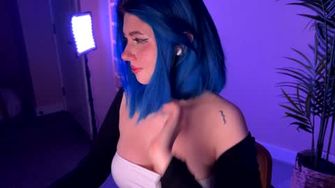 Snapshot of vixenp chatting on 12-18-25, 07:53 Polly Online mostly at 9pm-2am UK Time online show from 12-18-25, 07:53