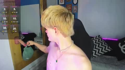 Snapshot of vladhellsing4 chatting on 11-08-25, 02:39 Vlad online show from 11-08-25, 02:39