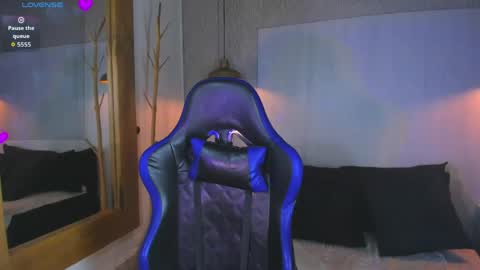 Snapshot of vladhellsing4 chatting on 06-07-26, 04:33 Vlad online show from 06-07-26, 04:33