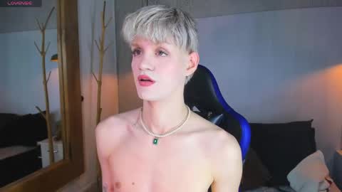 Snapshot of vladhellsing4 chatting on 06-08-26, 03:12 Vlad online show from 06-08-26, 03:12