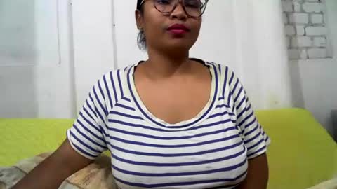 Snapshot of voagelle chatting on 12-31-24, 04:25 voagelle online show from 12-31-24, 04:25