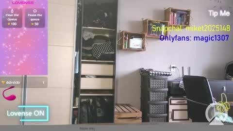 Snapshot of volshebnik_130 chatting on 03-11-25, 12:28 Volshebnik1302 online show from 03-11-25, 12:28