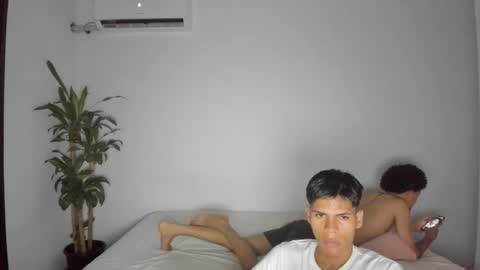 volt_boy57 online show from 11-09-25, 10:41