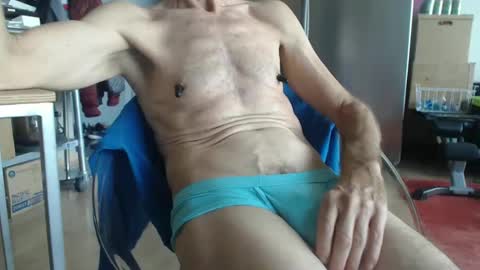 Snapshot of voltups chatting on 12-17-24, 04:00 VOLT UPS online show from 12-17-24, 04:00