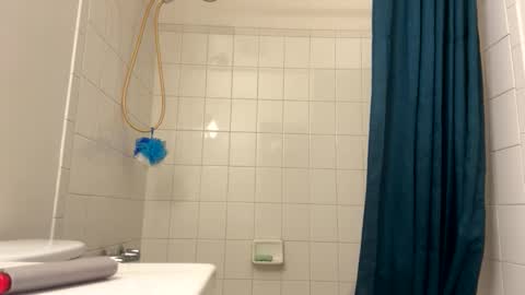 Snapshot of vonnieeb2x chatting on 12-15-25, 12:26 vonnieeb2x online show from 12-15-25, 12:26