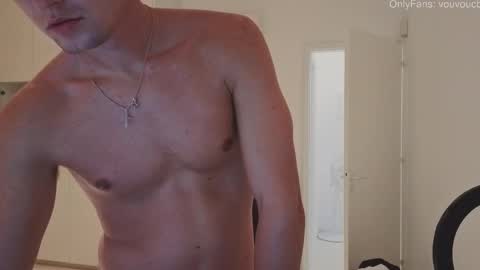 Snapshot of vouvoucouple chatting on 10-09-25, 07:12 Tim online show from 10-09-25, 07:12