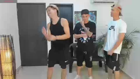 Snapshot of voyeurism_guys chatting on 09-10-25, 10:54 voyeurism_guys online show from 09-10-25, 10:54