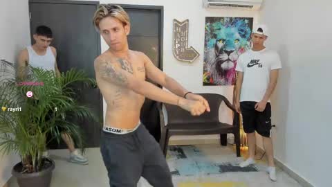 Snapshot of voyeurism_guys chatting on 09-23-25, 11:08 voyeurism_guys online show from 09-23-25, 11:08