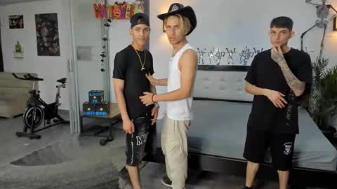 Snapshot of voyeurism_guys chatting on 10-11-25, 10:52 voyeurism_guys online show from 10-11-25, 10:52