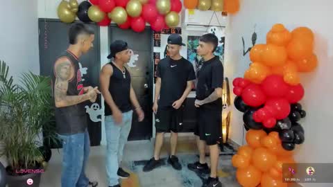 Snapshot of voyeurism_guys chatting on 10-21-25, 11:05 voyeurism_guys online show from 10-21-25, 11:05