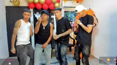 Snapshot of voyeurism_guys chatting on 10-25-25, 11:10 voyeurism_guys online show from 10-25-25, 11:10