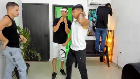 Snapshot of voyeurism_guys chatting on 11-10-25, 11:04 voyeurism_guys online show from 11-10-25, 11:04