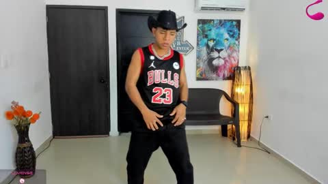 Snapshot of voyeurism_guys chatting on 11-14-25, 11:02 voyeurism_guys online show from 11-14-25, 11:02