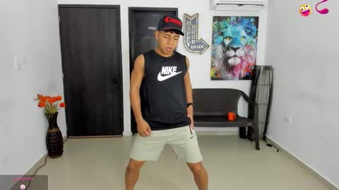 Snapshot of voyeurism_guys chatting on 11-21-25, 10:52 voyeurism_guys online show from 11-21-25, 10:52