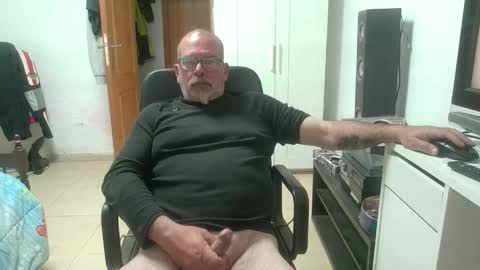 Snapshot of vuda77 chatting on 03-30-26, 07:04 oscar online show from 03-30-26, 07:04
