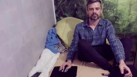 Snapshot of vuiljoske chatting on 12-17-25, 03:23 CBNewGuy online show from 12-17-25, 03:23