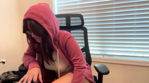 Snapshot of vvikki696996 chatting on 12-02-24, 04:31  Vikki y Valeria  online show from 12-02-24, 04:31