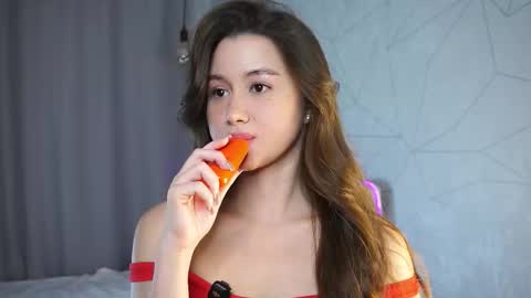 Snapshot of vvilly_wonka chatting on 11-25-25, 02:00 Ethal - thank you for thumb up online show from 11-25-25, 02:00