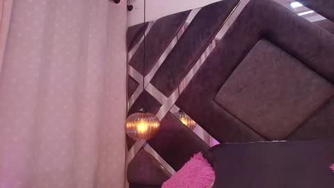 Snapshot of vvioleta_ chatting on 01-04-25, 03:07 Violeta online show from 01-04-25, 03:07