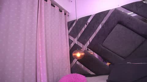 Snapshot of vvioleta_ chatting on 02-05-25, 03:13 Violeta online show from 02-05-25, 03:13