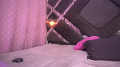 Snapshot of vvioleta_ chatting on 02-21-25, 03:12 Violeta online show from 02-21-25, 03:12