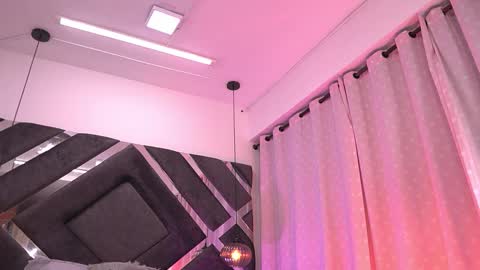 Snapshot of vvioleta_ chatting on 10-11-25, 03:06 Violeta online show from 10-11-25, 03:06