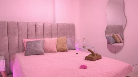 Snapshot of vvioleta_ chatting on 11-22-25, 03:16 Violeta online show from 11-22-25, 03:16