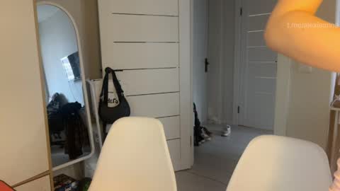 Snapshot of vx_arina chatting on 05-23-26, 09:35 Arina online show from 05-23-26, 09:35